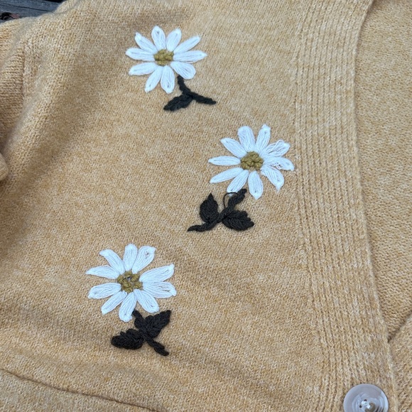 New Luna Ivy Daisy Embroidered Cardigan - Mustard in Size Large - Picture 4 of 6